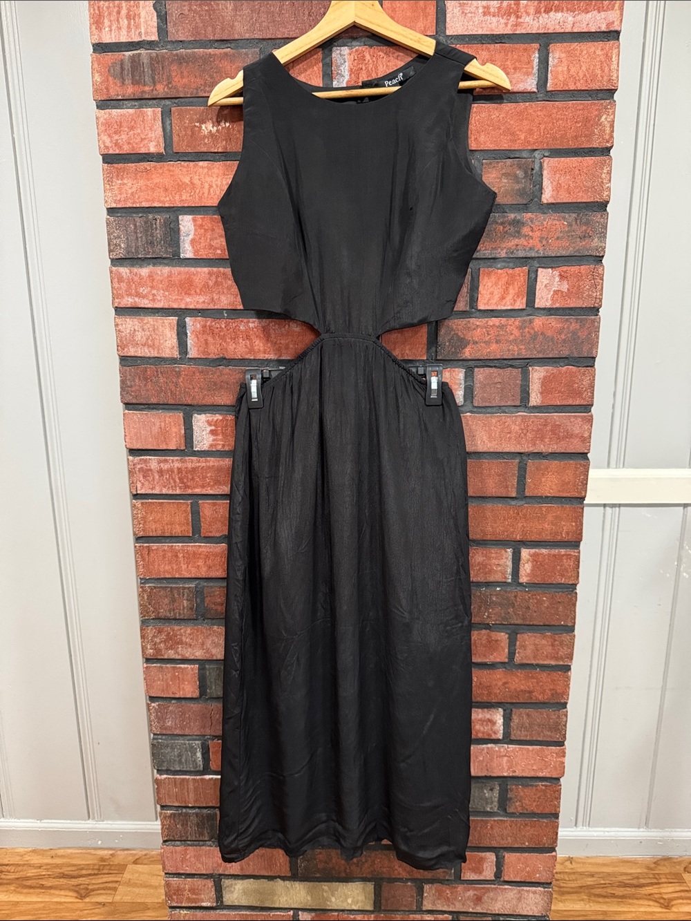 Peach Diana Dress
Black Maxi Dress with Side Cutouts